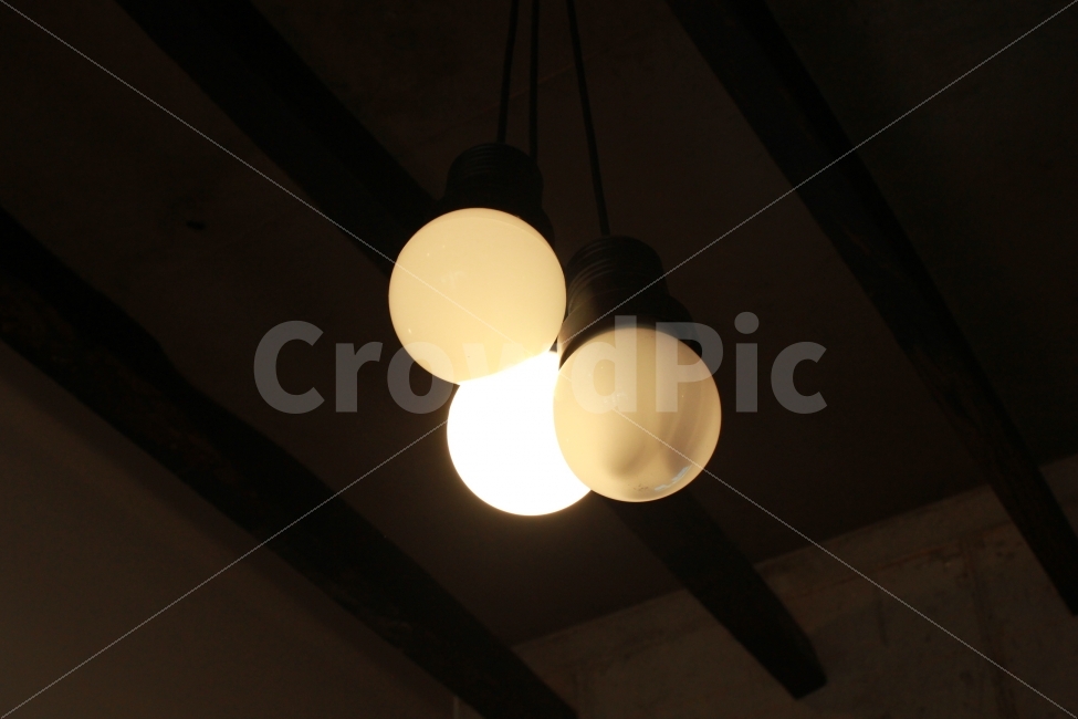 전등,동그란등,백열등,황색등,카페,분위기,무드,인테리어,실내디자인,interior design