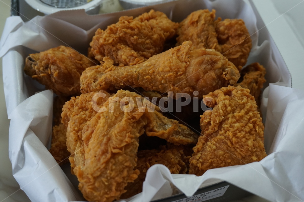 후라이드,치킨,바삭바삭,후라이드치킨,통닭,닭,야식,튀김,한마리,회식,안주,외식
