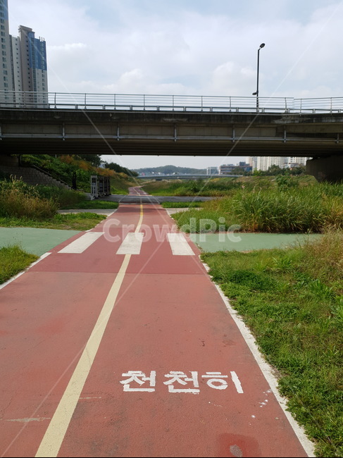 자전거길,산책로,가을,가을하늘,천천히,표지판,자전거도로
