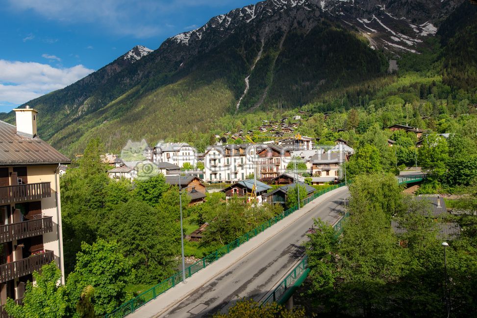 mountainrange,mountains,aiguilledumidi,foreign countries,snowmountain,chamonix,winter,scenery,overseas,foreign,oversea,mountain,world,montblanc,france,season,sky,snow mountain,nature,outdoors,snow,landscape