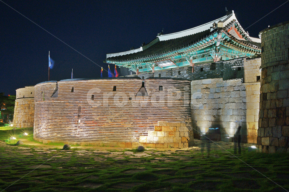 수원화성,화성,수원,유네스코세계문화유산,창룡문,동문,옹성,야경,밤,풍경,nightscape,night,landscape,한국전통,한국문화,korean traditional,korean culture,건축물,건물외관,exterior,building,structure,architecture,construction
