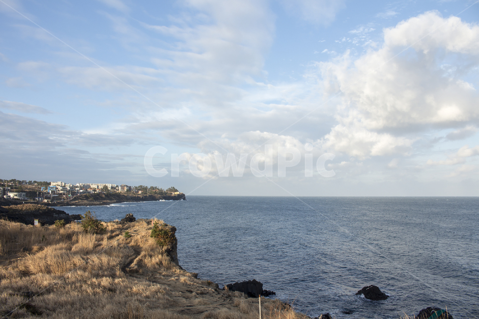 제주도,바다풍경,경치,감성,감정,이모션,절벽,해안선,landscape,scenery,scene,view,jejuisland,sea,ocean,시원함,탁트인,탁트임,emotion,feeling,차분한,차분함,오션,자연,풍경,nature,landscape,한국자연풍경,한국자연경관,korea nature landscape,제주도,jeju,jeju island,outdoors,옥외,land,땅,promontory,곶,바다,water,물,대양,shoreline