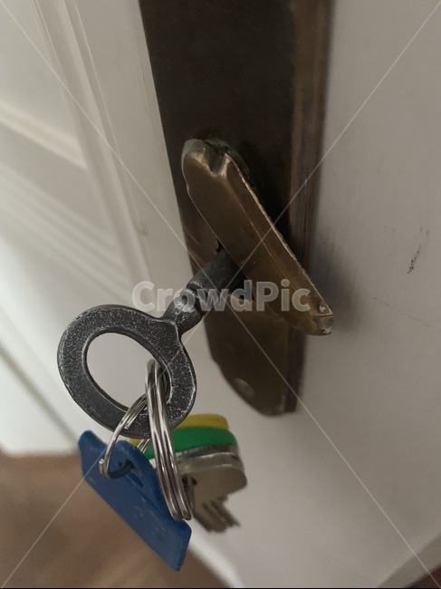 key,키,옛날키,유럽키,유럽열쇠,열쇠구멍,문,door