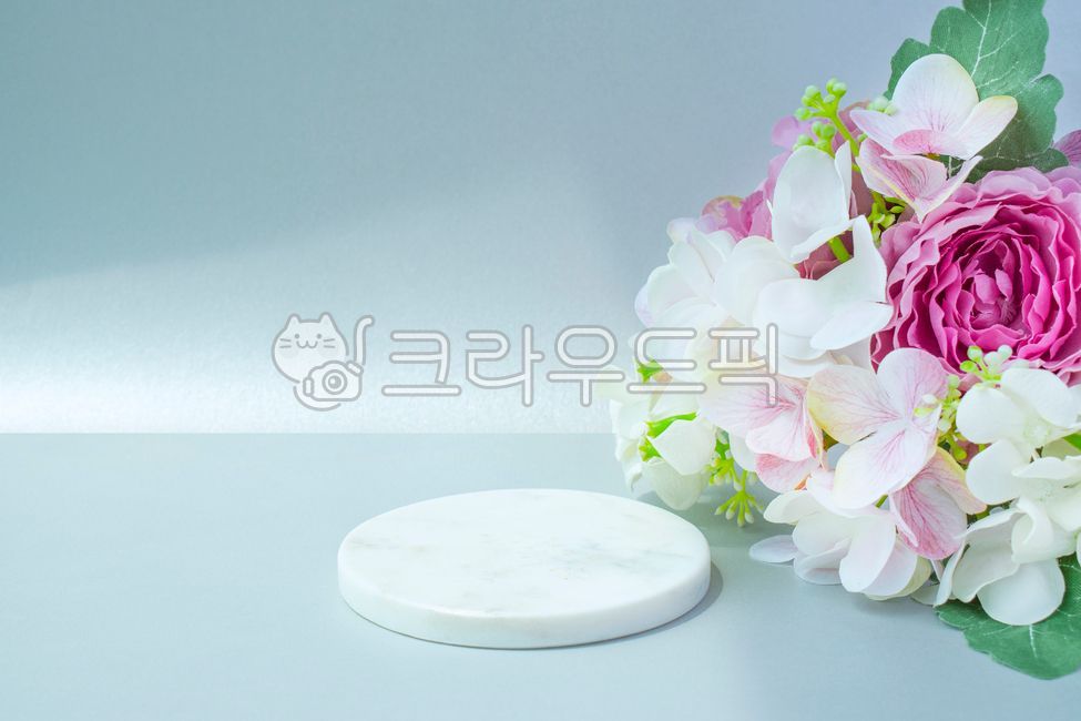 연단,디스플레이,제품,광고,무대,수상대,비즈니스,나무받침,전시,공간,수평구성,카피공간,프레젠테이션,받침대,시상,실내장식,배경,꽃,신선,식물,내추럴,오브젝트,데코,flower,꽃다발