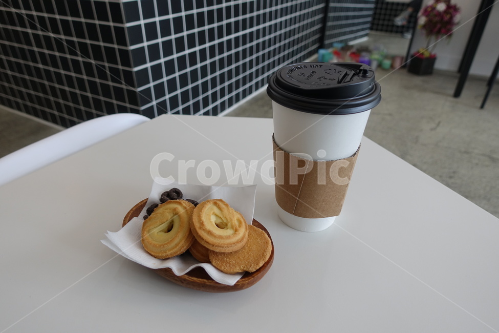 음식,food,meal,음료,마실것,water,drink,종이컵,간식,쿠키,카페,cafe,커피,라떼,일회용컵,과자,비스킷,비스켓,브런치,음식,식재료,요리,food,cook,meal,dishes,food reserves,디저트,간식,후식,dessert,snack,커피,카페,coffee,cafe