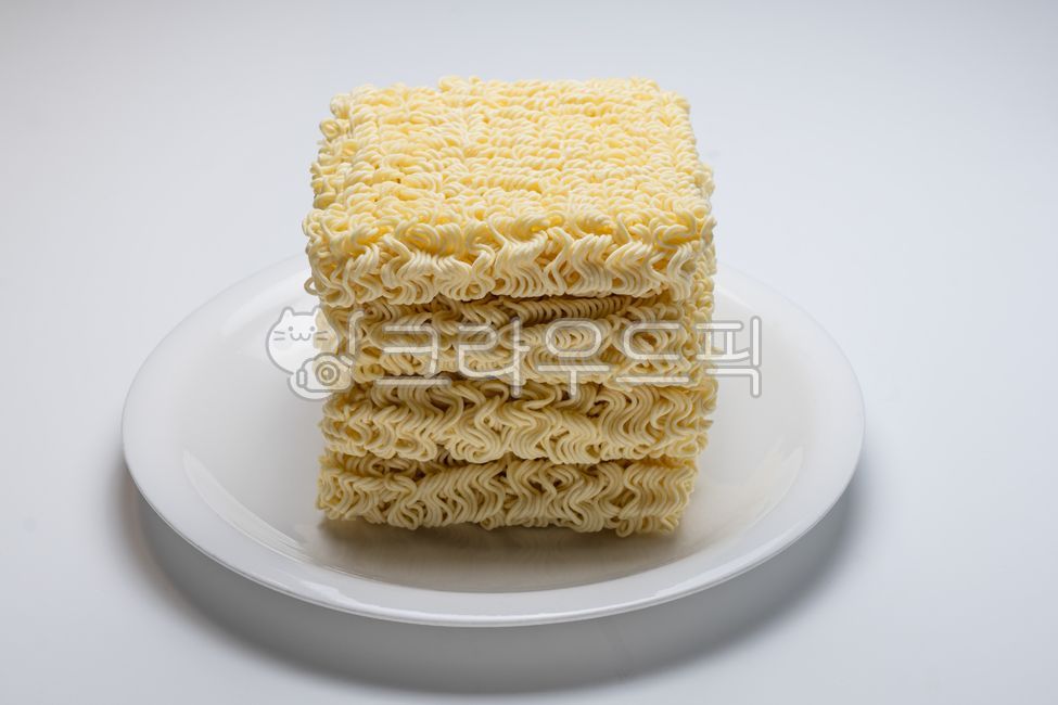 라면사리,튀긴면,탄수화물,분식,음식,요리,면,면요리,라면,간식,식사,한끼,사리,식료품,기름,재료,식재료,음식재료,딱딱한,기름진,밀가루,사리면,유탕면,국수,noodle,food,cook,meal,ramen,flourfood,cuisine,dish,foodingredient,carbohydrate