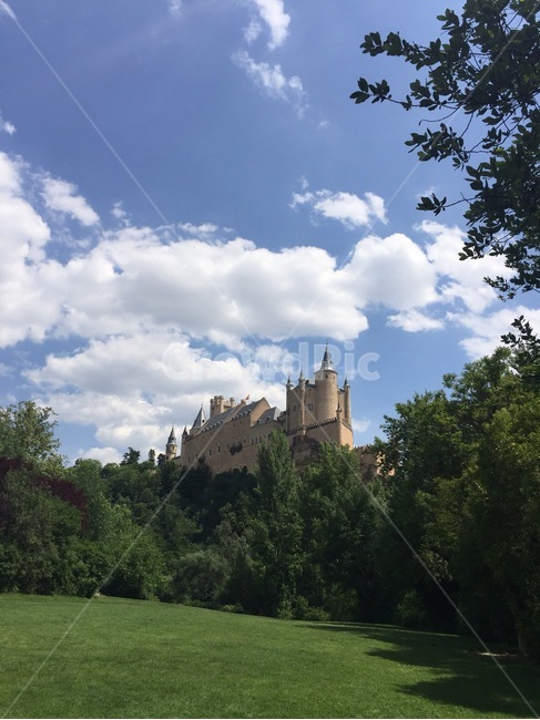 잔디,grass,성,마드리드,세고비아,madrid,spain,유럽,세고비야,풍경,하늘,스페인,해외,외국,세계,foreign,oversea,world,건축물,건물외관,exterior,building,structure,architecture,construction