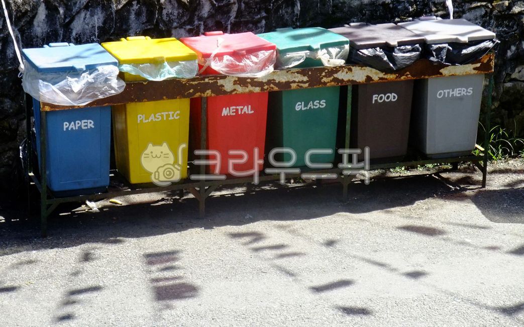 trashcan,recyclingbin,trash can,Separate collection,park,trash,garbagecan