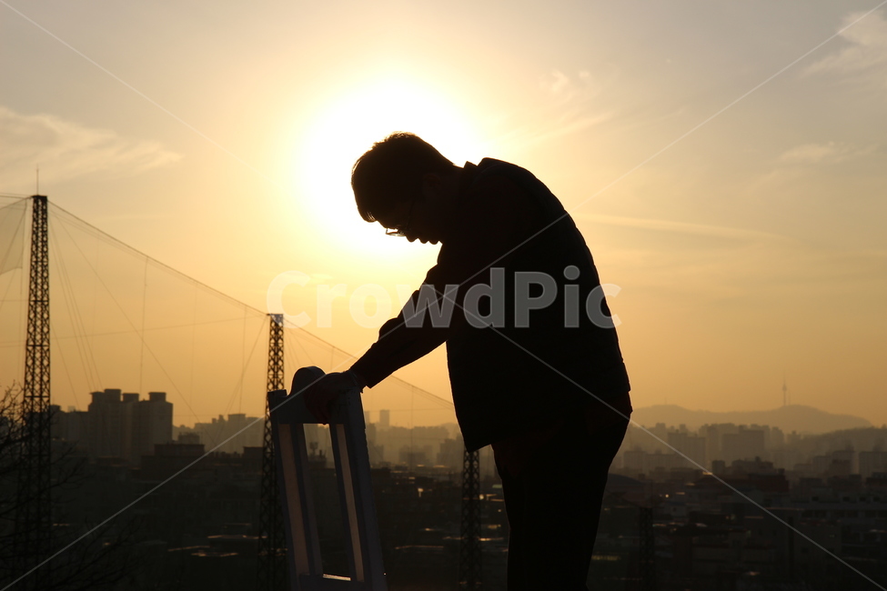 노을,그림자,의자,저녁노을,골든타임,사람,인물,인간,human,person,남성,남자,man,male,인물실루엣,사람실루엣,character silhouette,human silhouette,고독함,외로움,쓸쓸함,우울함,슬픔,lonely,solitary