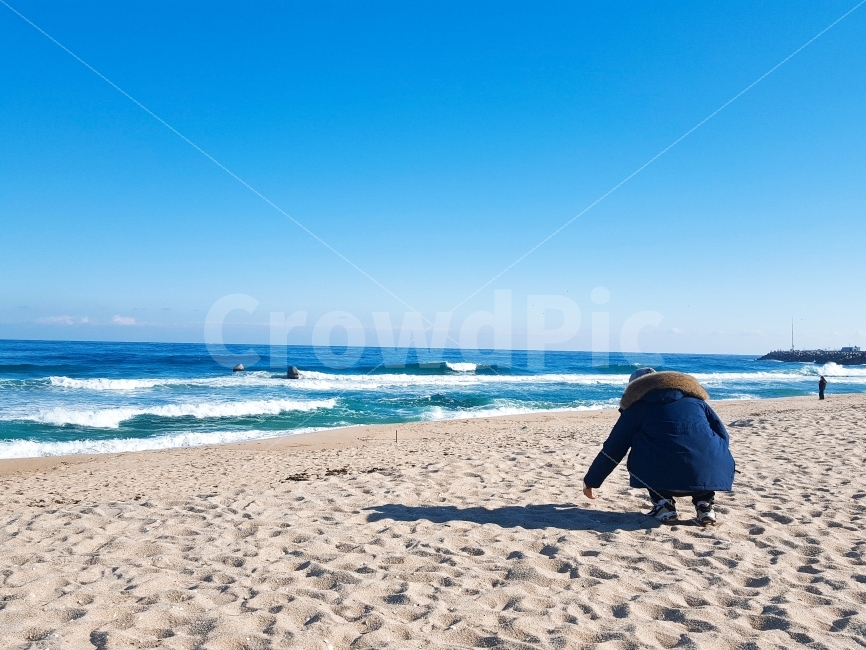 여행,travel,여행사진,국내여행,혼자여행,사진,강릉,강릉여행,배경사진,배경,이쁜사진,색감,색감좋은사진,동해,동해바다,해수욕장,안목해변,안목해수욕장,스냅샷,스냅사진,뒷모습,뒷모습사진,삼각대샷,삼각대사진,파도,청량,푸른바다,모래사장,겨울바다,자연,풍경,nature,landscape,해변,바다,beach,sea,여행,휴가,traveling,vacation,trip,사람,인물,인간,human,person,남성,남자,man,male,water,물,ocean,대양,outdoors,옥외