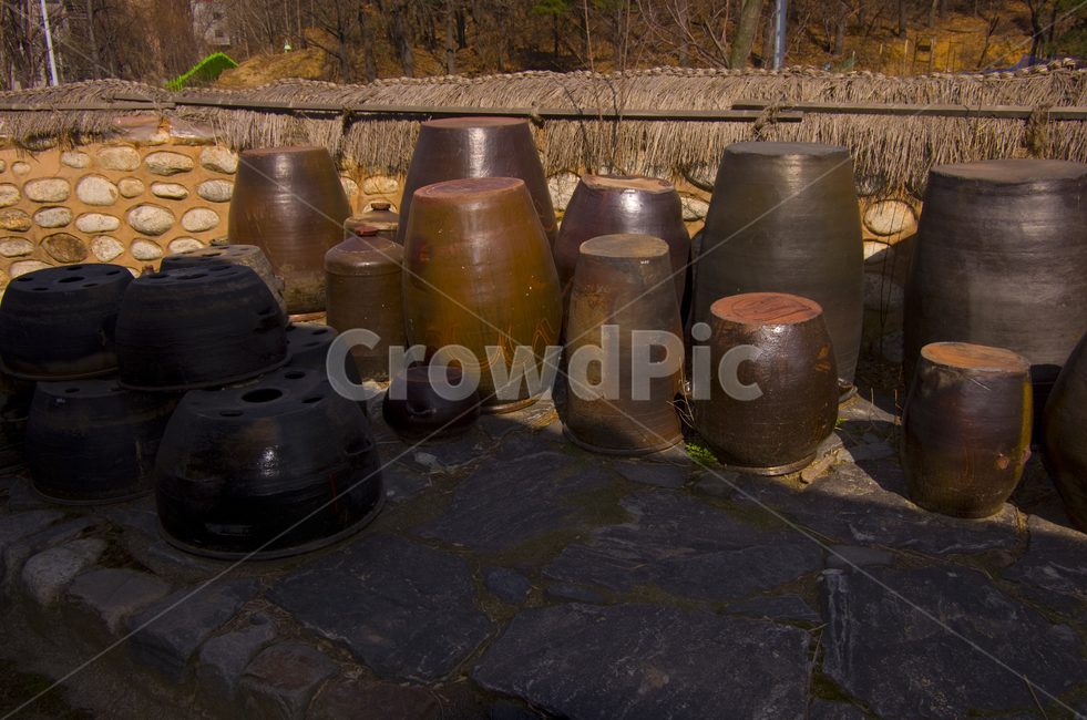 장독대,항아리,장독,시골,농촌,전통,독,조선,조선시대,jar,pot,pottery,koreatraditonal,koreaculture,rural,감성,한국문화,한국전통,감정,풍경,풍경사진,감성사진,정취