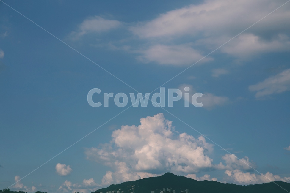 하늘,뭉게구름,구름,맑음,분위기,감성,빌내림,산,자연,풍경,nature,landscape,감성,sensible,feeling,weather,날씨,outdoors,옥외,cloud,cumulus,적운,sky
