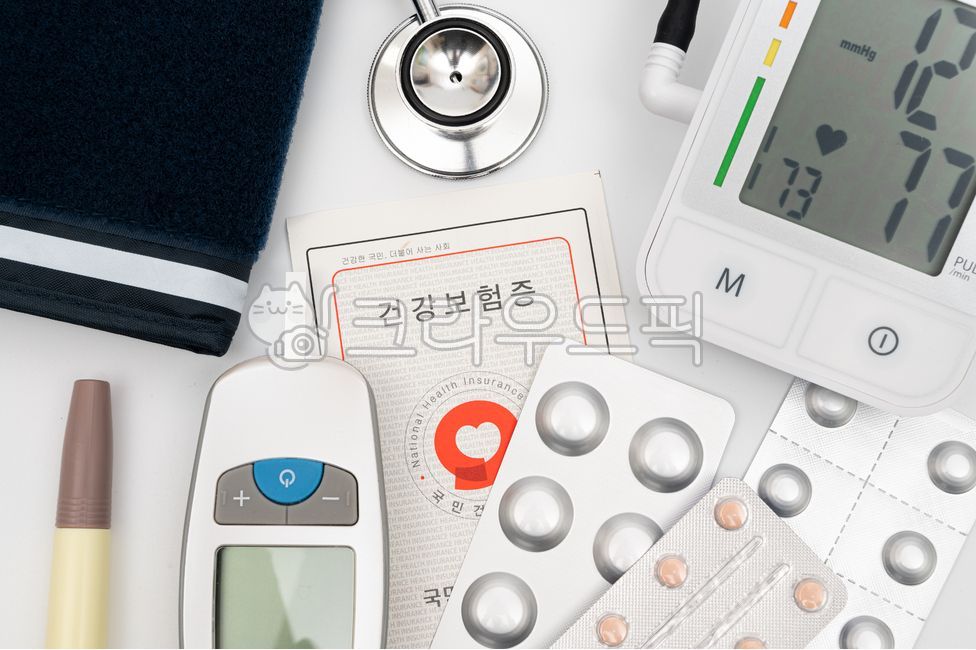성인병,배경,의료,혈압계,대사증후군,고혈압,당뇨,건강검진,당뇨병,심혈관,질병,치료,개념,컨셉,의료장비,의약품,약,진단,피트니스,건강,혈당,혈당검사,보건,의료보험,질병예방,진료,병원,청진기,진료차트,보험,실손보험,건강보험