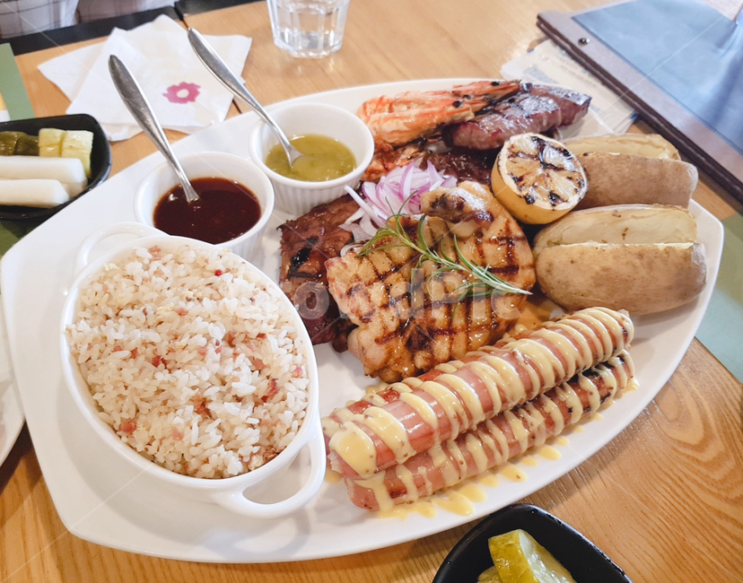 음식,볶음밥,밥,스테이크,고기,소세지,food