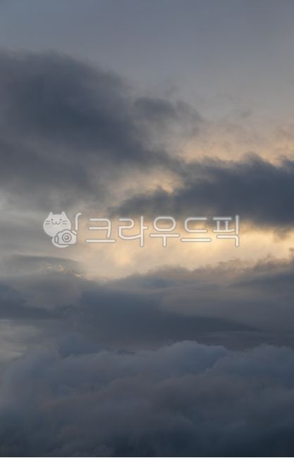 해질녘,노을빛,하늘,웅장한,먹구름,구름,가려진,해,햇빛,야외,적운,날씨,자연,주황색,sky,cloud,outdoor,orange,nature,weather,cumulus,sunlight