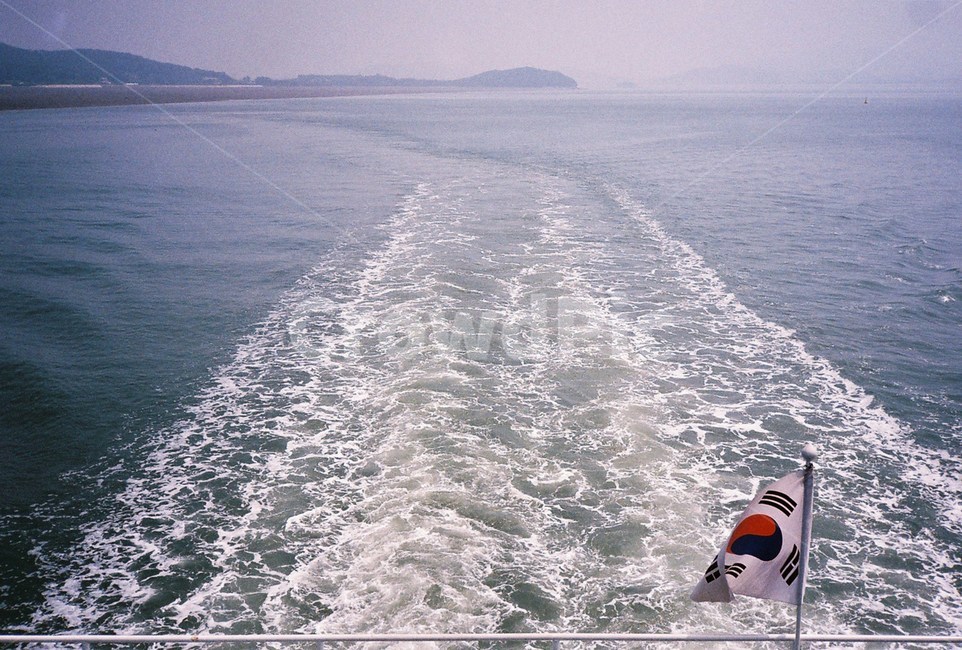 필름,필름사진,film,바다,sea,배,boat,자연,nature,섬,island,파도,wave,태극기