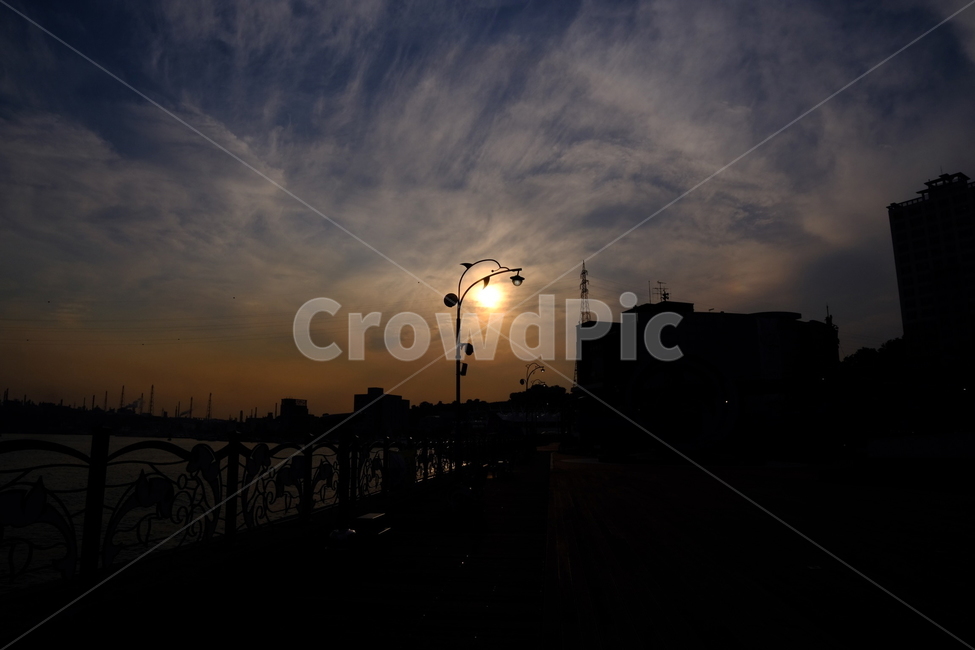 울산,장생포,해질녁,노을,바다,고래,구름,가로등,실루엣,난간,whale,dolphin,silhouette