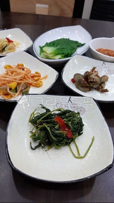 side dish,vegetable side dish,Seasoned bean sprouts,Seasoned eggplant