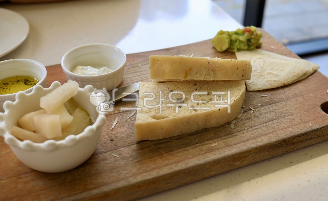 Italian restaurant,appetizer,bread,bread