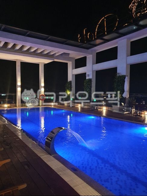 hotel,호텔,building,건물,swimmingpool,pool,수영장,water,물