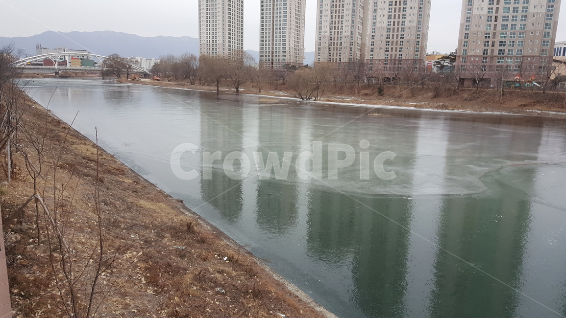 호수,얼음,강가,겨울,추위,경치,자연,겨울,계절,winter,season,도시,풍경,city,landscape,한국도시풍경,한국도시경관,korea cityscape,building,건물,town,urban,어반,high rise,고층 건물,시티,apartment building,아파트