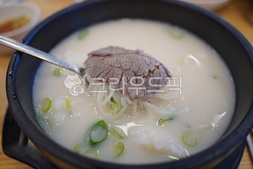 설렁탕,한국음식,한국요리,전통음식,한식,국물,뚝배기,영양,건강,소고기,소면