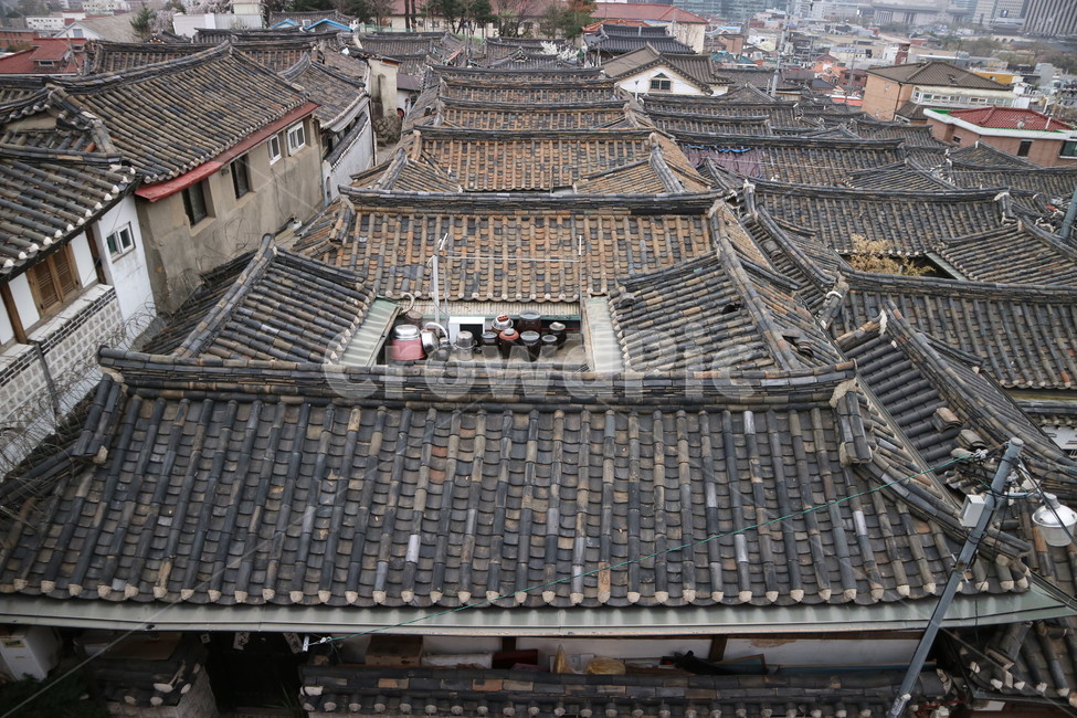 북촌,한옥,한옥마을,남산,풍경,명소,관광지,서울,도시,풍경,city,landscape,한국도시풍경,한국도시경관,korea cityscape,한국전통,한국문화,korean traditional,korean culture,roof,지붕,tile roof,기와 지붕