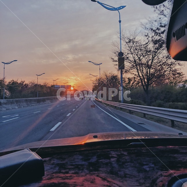 도로,노을,석양,구름,태양,교통,교통수단,traffic,transportation