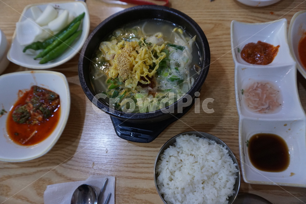 국밥,돼지국밥,아침밥,뚝배기,음식,속초맛집,한식,음식,식재료,요리,food,cook,meal,dishes,food reserves,한식,한국음식,한국요리,korean food,korean dishes,korean meal,korean cook