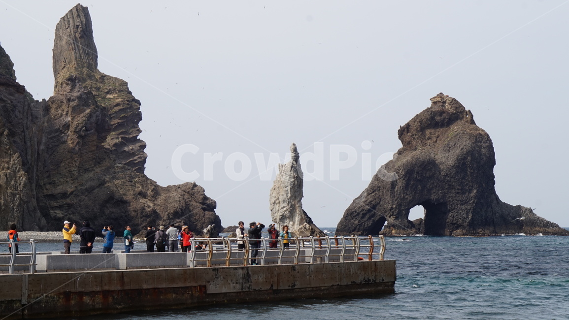 독도,울릉도,water,물,sea,바다,outdoors,옥외,ocean,대양,nature,자연,human,인간,person,사람,shoreline,해안선,감성