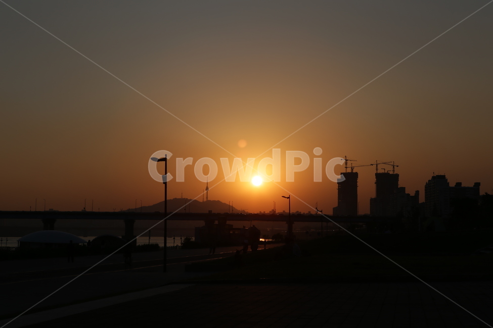 한강,노을,해질녁,도시풍경,도시,도시,풍경,city,landscape,한국도시풍경,한국도시경관,korea cityscape,실루엣,그림자,silhouette,shadow,nature,자연,outdoors,옥외,red sky,붉은 하늘,dusk,황혼,dawn,새벽,sunset,일몰,sky,하늘
