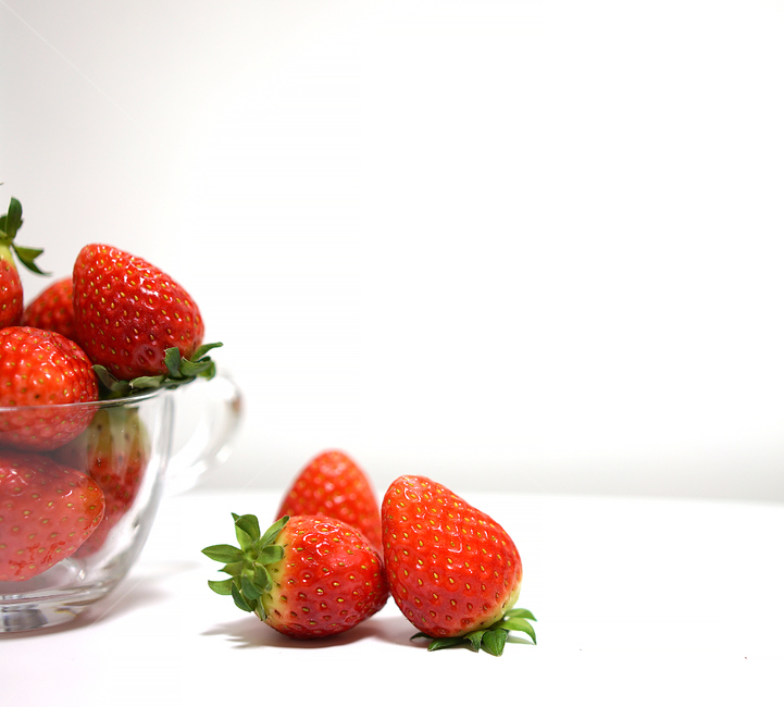 딸기,strawberry,과일,음식,겨울철과일,빨강,레드,red,베리,음식,식재료,요리,food,cook,meal,dishes,food reserves,과일,열매,fruit