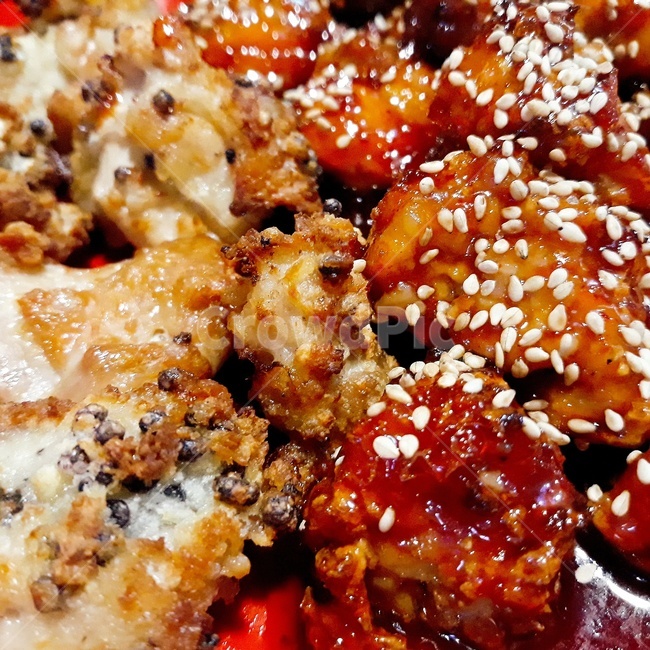 치킨,반반,후라이드,양념,음식,튀김,chicken,koreanfood,koreanchicken,food,근접샷