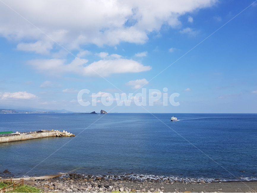 제주도,형제섬,바다,파란하늘,구름,jejuisland,blue,sky,sea,brotherisland,자연,풍경,nature,landscape,한국자연풍경,한국자연경관,korea nature landscape,제주도,jeju,jeju island,outdoors,옥외,land,땅,water,물,shoreline,해안선,ocean,대양