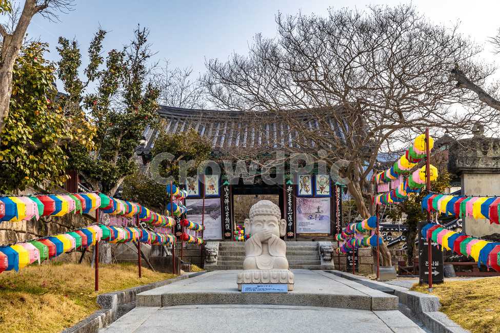화엄사,사찰,전통건축물,불교,금강문,삼불,연등,기와,단청,풍경,전경,건축물,신사