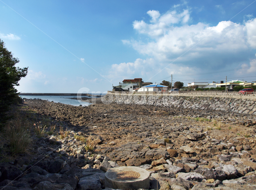 고는개,올레4코스,올레길,제주,서귀포시,도로,마을,건천,제주도,jeju,jeju island,시골,마을,풍경,landscape,country,rural,town,rubble,파편,ground,바닥