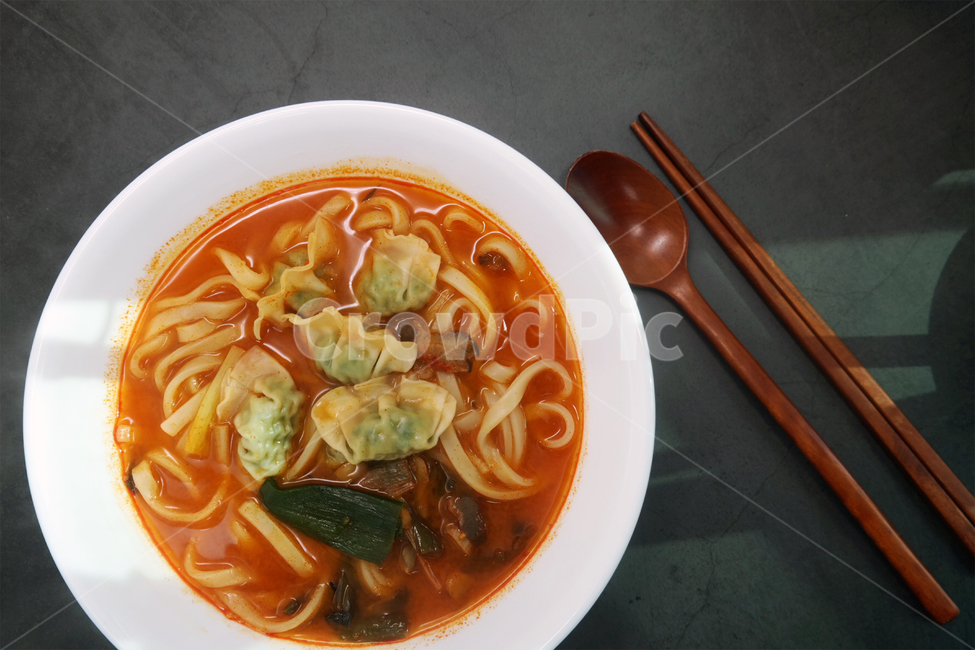 bowl,food,meal,dish,noodle,lunch,칼국수,요리,식사,인스턴트,버섯,만두,얼큰,혼밥,사발,국수,음식,식재료,요리,food,cook,meal,dishes,food reserves,면류,면요리,noodles,한식,한국음식,한국요리,korean food,korean dishes,korean meal,korean cook