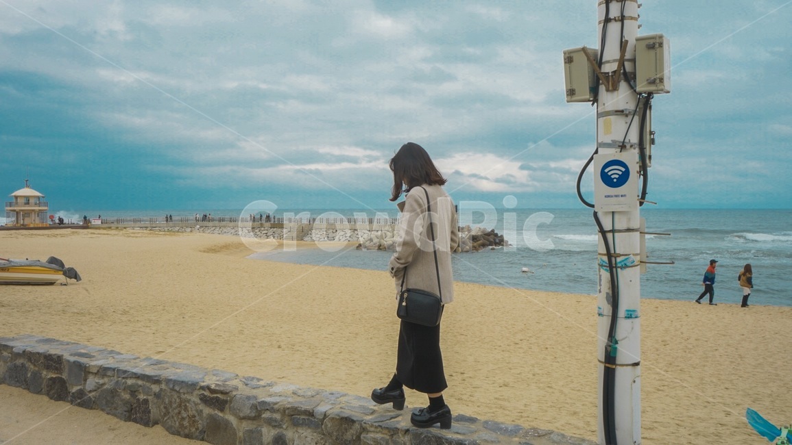 바다,여자,여자옆모습,감성사진,외로움,가을,계절,fall,autumn,season,사람,인물,인간,human,person,여성,여자,woman,female,lady,여행,휴가,traveling,vacation,trip