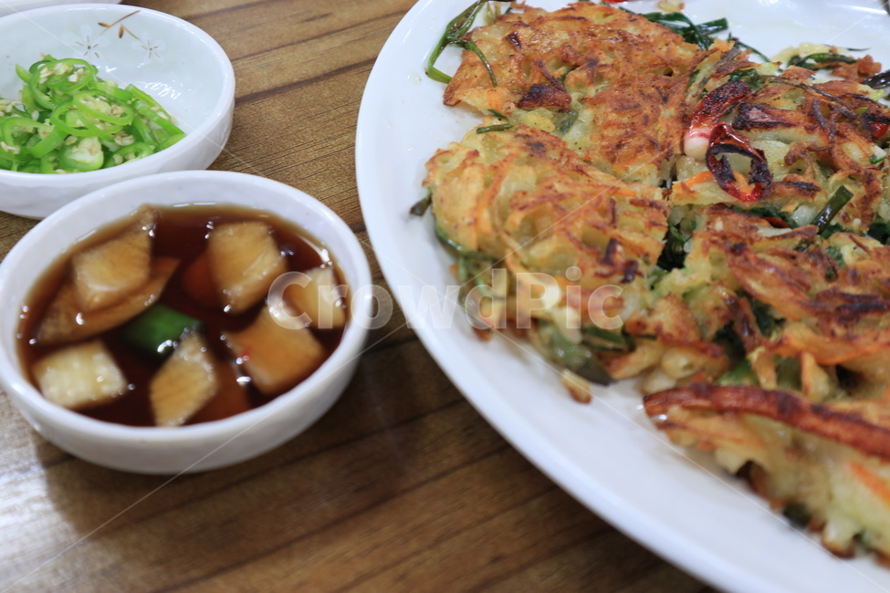 파전,음식,해물파전,술안주,안주,음식,식재료,요리,food,cook,meal,dishes,food reserves,한식,한국음식,한국요리,korean food,korean dishes,korean meal,korean cook