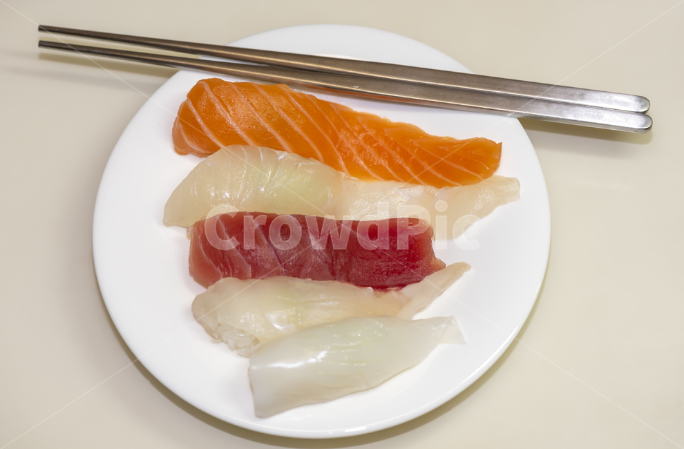 생선초밥,회초밥,모듬초밥,일식,일식집,음식접사,참치회,오징어회,연어회,광어회,접사,초밥,해산물,생선회,음식,요리,음식재료,식자재,식당,한국,음식물,식사,먹을것,cooking,dish,food
