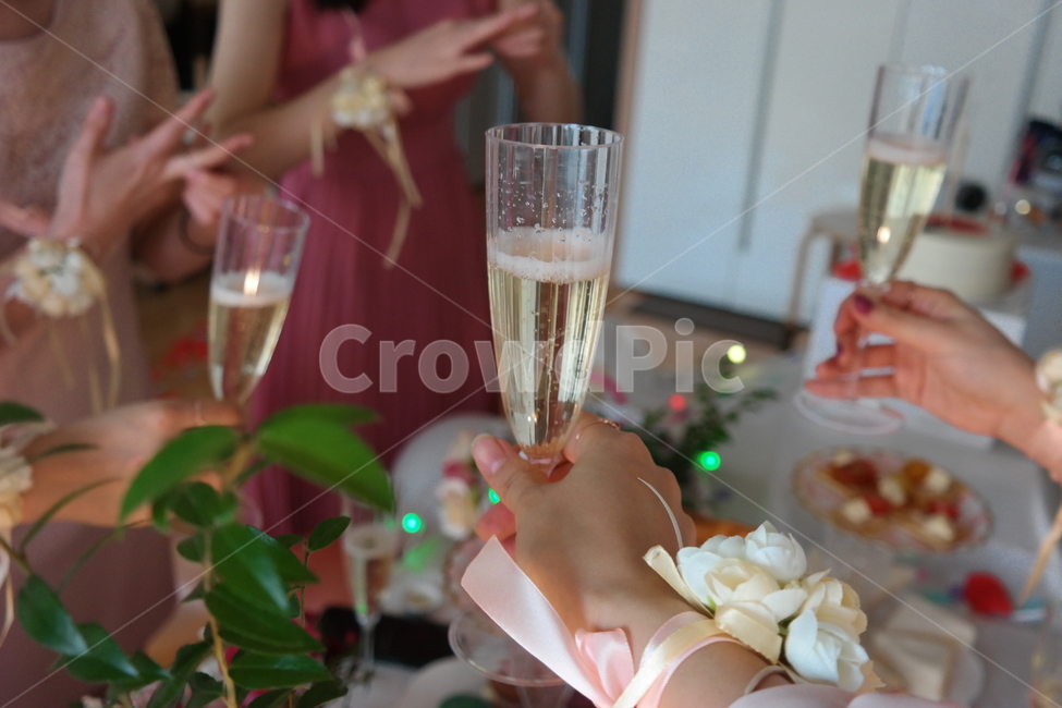 와인,파티,브라이덜샤워,꽃팔찌,샴페인,홈파티,기념일,축하,anniversary,congratulation,celebrate,celebration
