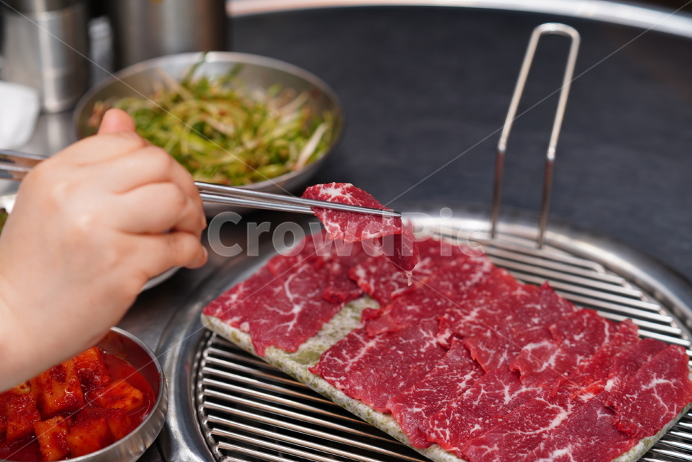 음식,육사시미,먹거리,안주,소고기,한우,육류,육식,컬러,레드,한식,식사,술자리,색감,푸드,음식,식재료,요리,food,cook,meal,dishes,food reserves,육류,고기,meat