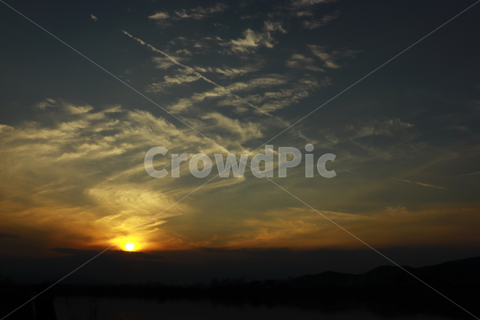 가을,하늘,저녁,노을,저녁노을,가을하늘,태양,해,구름,자연,풍경,nature,landscape,outdoors,옥외,dawn,새벽,red sky,붉은 하늘,sunset,일몰,sky,dusk,황혼,sunlight,햇빛