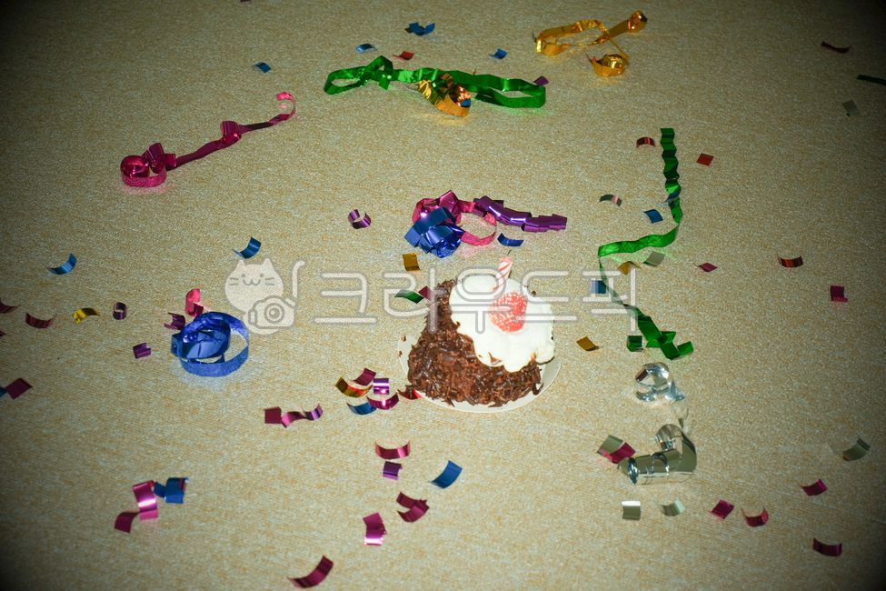 Birthday party,birthday cake,chocolate cake,chocolate whipped cream cake,home party,small birthday,party props,firecracker decoration,birthday firecracker,birthday production,emotional party,emotional home party,cozy birthday,birthday cake,c