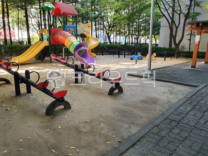 dirt floor,slide,playground,seesaw,Neighborhood playground