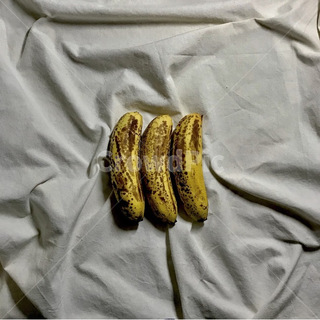 바나나,노란색,노랑,슈가스팟,banana,과일,음식,식재료,요리,food,cook,meal,dishes,food reserves,과일,열매,fruit