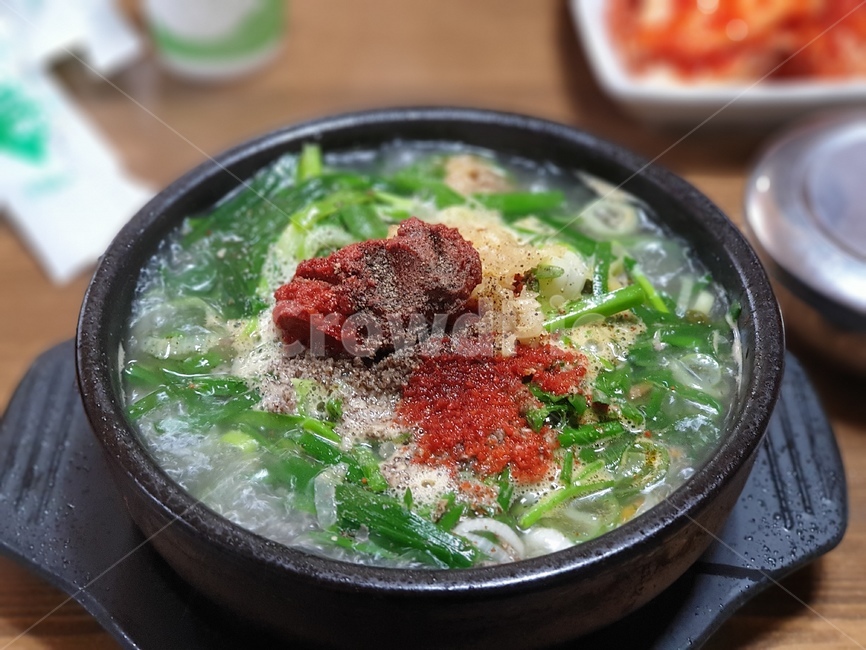 순대국,순대,요리,음식점,음식,푸드,식사,한국요리,전통음식,다대기,파,뚝배기