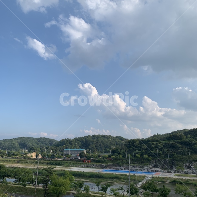 수영장,산,하늘,구름,서천