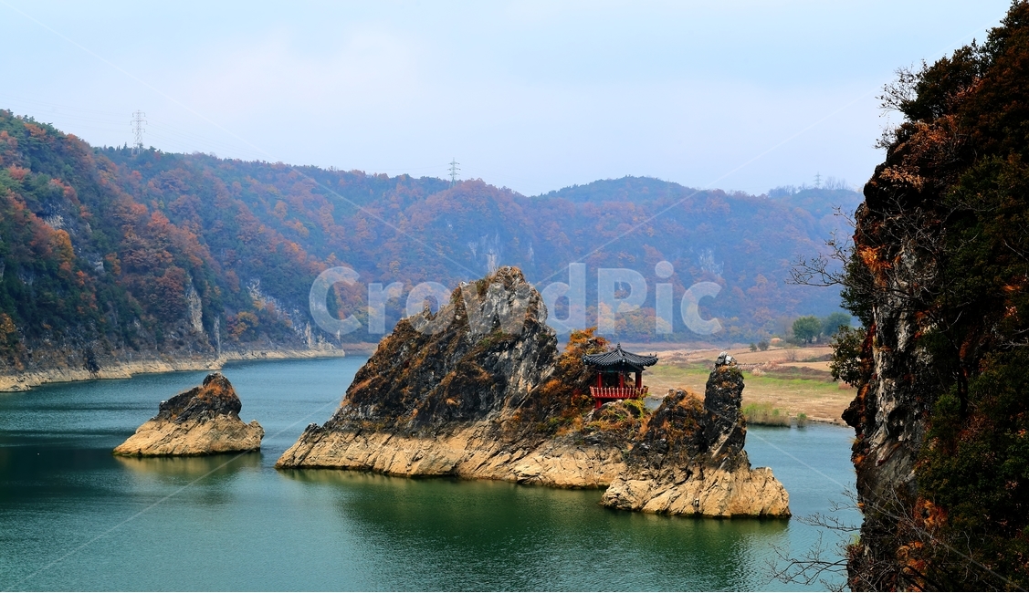 도담삼봉,단양,단양팔경,청풍호,정자,퇴계이황,가을,계절,fall,autumn,season,자연,풍경,nature,landscape,한국자연풍경,한국자연경관,korea nature landscape,한국전통,한국문화,korean traditional,korean culture,outdoors,옥외,land,땅,water,물,shoreline,해안선,sea,바다,ocean,대양,promontory,곶,coast,연안
