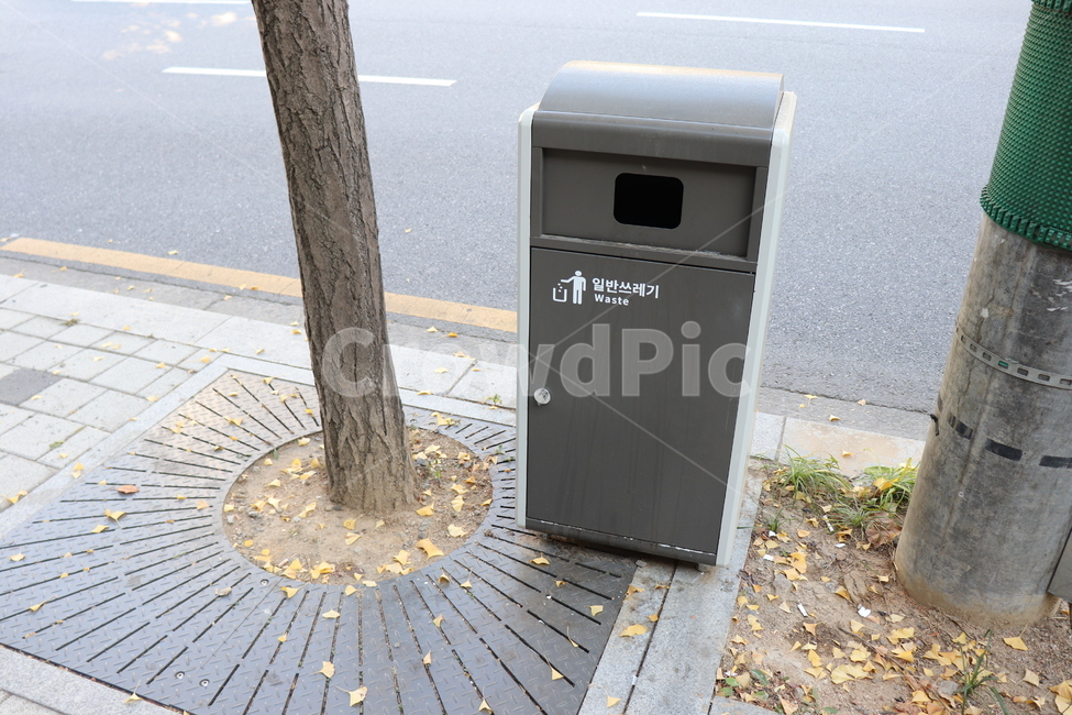 쓰레기통,길거리쓰레기통,trashcan,wastebasket,일반쓰레기,휴지통